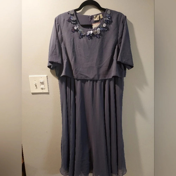 ASOS DESIGN Dusty Blue Maternity 3D embellished crop top midi dress in Size 12US - Picture 2 of 14